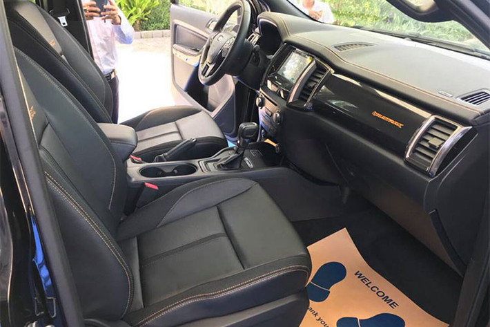 Về trang bị an toàn, bán tải Ford Ranger 2018 sở hữu hệ thống phanh khẩn cấp tự động, hỗ trợ giữ làn đường, cảnh báo chệch làn đường... Ngoài ra, xe còn có thể sở hữu kiểm soát hành trình thông minh, hệ thống cảm biến lùi, hệ thống thông tin điểm mù và phát hiện người đi bộ.