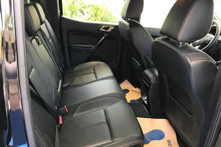 Nằm bên dưới nắp capô của Ford Ranger 2018 tại Việt Nam là 3 tùy chọn động cơ. Thứ nhất là động cơ diesel 4 xi-lanh, tăng áp, dung tích 2,2 lít, sản sinh công suất tối đa 160 mã lực và mô-men xoắn cực dại 385 Nm như cũ. Thứ hai là động cơ diesel 4 xi-lanh, tăng áp, dung tích 2.0 lít với công suất tối đa 180 mã lực và mô-men xoắn cực đại 420 Nm.