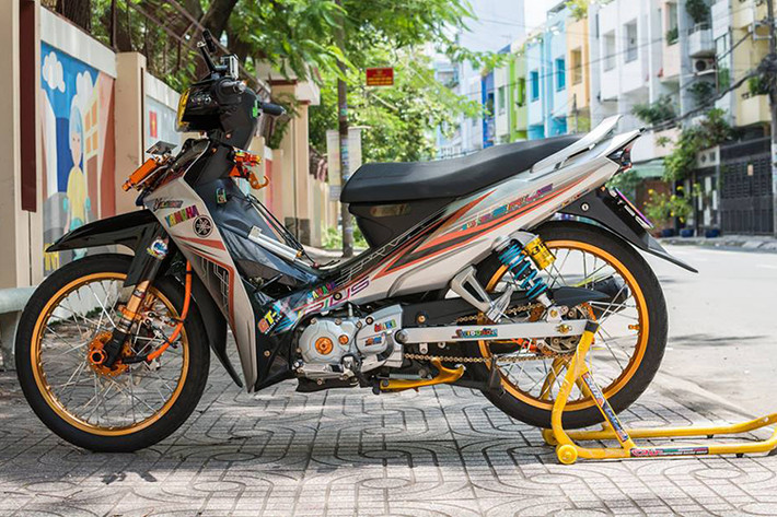 Ra mắt từ cuối thập niên 90 của Thế kỷ 20, mẫu xe máy Yamaha Sirius 110 được lắp ráp và phân phối ở Việt Nam. Dù không phổ biến như các dòng xe số phổ thông Honda khác nhưng Sirius vẫn khá phổ biến tại Việt Nam do kiểu dáng thể thao và động cơ mạnh mẽ, bền bỉ.