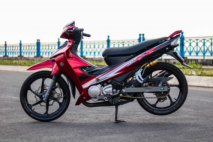Xe máy Yamaha Z125 còn gọi là YaZ hay "Ya cá mập" là mẫu xe 2 thì nổi tiếng tại thị trường Việt Nam. Được khá nhiều người yêu thích đặc biệt là giới trẻ đam mê tốc độ bởi kiểu dáng thể thao, khả năng tăng tốc, cùng tiếng pô không lẫn vào đâu được.