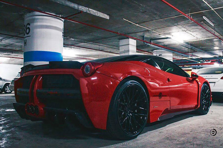 Những hình ảnh cập nhật mới nhất cho thấy chiếc siêu xe Ferrari 458 Italia độ Misha Designs xuất hiện tại một hầm đỗ xe tại khu đô thị nằm ở quận Thanh Xuân, Hà Nội. Như vậy, đây là chiếc siêu xe thứ 4 được chuyển "hộ khẩu" từ Nam ra Bắc, cả 3 chiếc trước đó đều từng thuộc sở hữu của Cường Đô la bao gồm Porsche 911 GT3 RS, Ferrari 488 GTB hay Lamborghini Aventador LP700-4 mui trần.