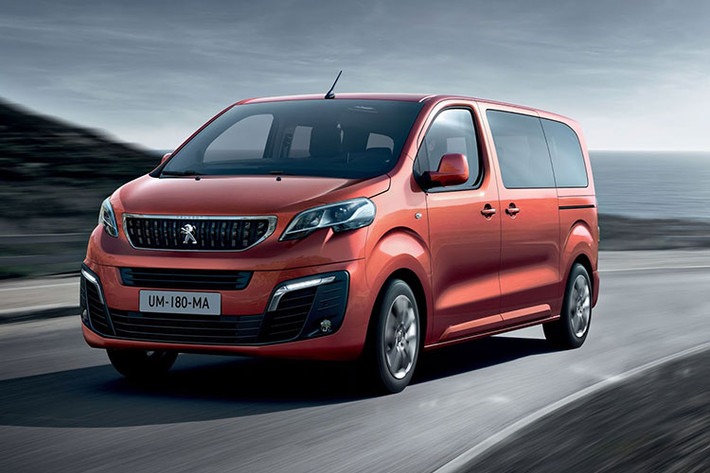 Bên cạnh đó, nguồn tin từ một số nhân viên đại lý cũng đã xác nhận đây chính là Peugeot Traveller 2019. Được biết, giống với các sản phẩm khác của Peugeot ở thời điểm hiện tại, Traveller sẽ được THACO lắp ráp trong nước với 2 phiên bản là Business 7 chỗ cao cấp và Royal 4+2 chỗ.