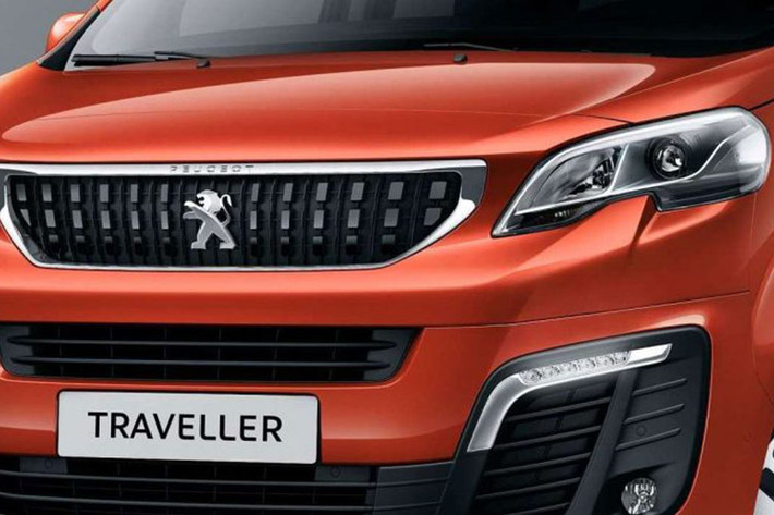Khác với các dòng sản phẩm hiện đang được phân phối của hãng, mẫu MPV 7 chỗ Peugeot Traveller sở hữu thiết kế không mấy trẻ trung mà hướng tới sự nghiêm túc, đúng như những gì mà một thương nhân mong muốn khi cần một phương tiện di chuyển để đi gặp gỡ khách hàng, đối tác.