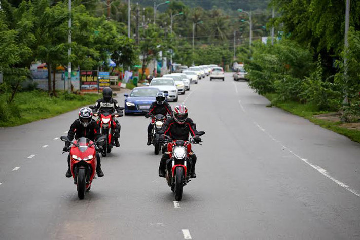 Ngoài ra, triển lãm cũng là dịp để những người yêu thích xe Ducati có dịp trải nghiệm những dòng xe mới nhất của thương hiệu môtô đình đám nước Ý, với lịch trình thử xe tại khuôn viên bên ngoài của sân vận động Quần Ngựa trong 3 ngày diễn ra sự kiện.