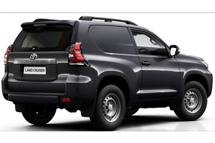 Toyota Land Cruiser Utility Commercial sẽ có cả 2 kiểu dáng 3 cửa (trục cơ sở ngắn SWB) và 5 cửa (trục cơ sở dài LWB). Dù mang kiểu dáng nào thì Toyota Land Cruiser Utility Commercial cũng bị loại bỏ hàng ghế sau để mang tới khoang hành lý rộng rãi hơn, có thể tích 1.574 lít ở bản SWB và 2.216 lít ở bản LWB.