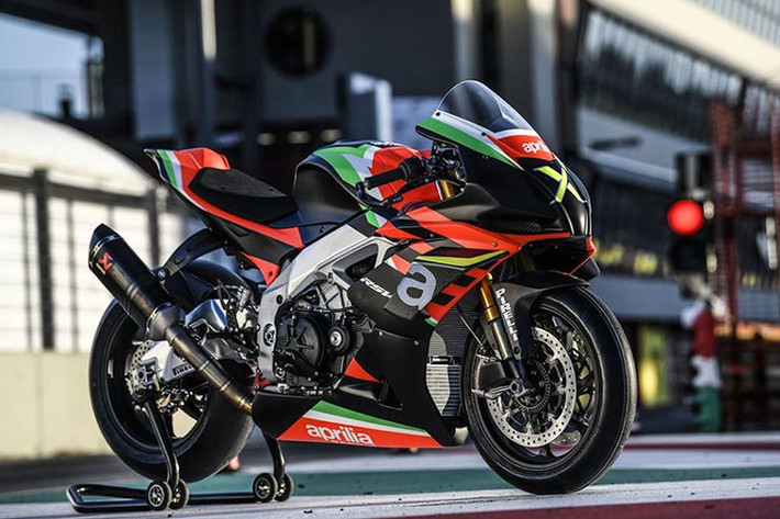 Hiện tại Aprilia đã bắt đầu mở đơn đặt hàng online cho mẫu siêu môtô Aprilia RSV4 X mới này tại trang web Factory Works của hãng.