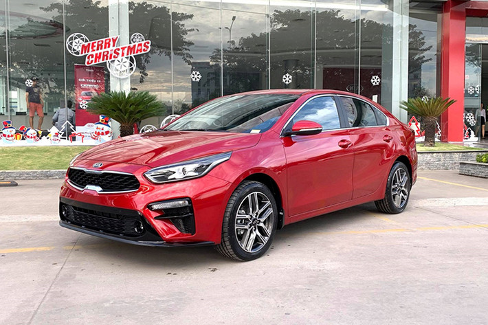 Kia Cerato 2019 mới đã cập bến các đại lý tại thị trường Việt Nam. Mẫu xe này từng được giới thiệu lần đầu tiên tại Hàn Quốc tháng 2/2018. Kia Cerato mới có kích thước lớn nhất trong phân khúc sedan hạng C.