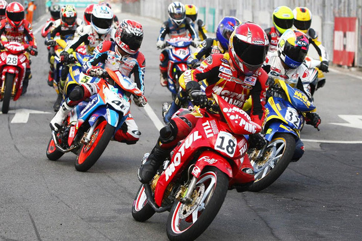 Được Motul Việt Nam tổ chức, giải đua xe môtô chuyên nghiệp Motul Racing Cup 2016 ra đời với tinh thần tiên phong dẫn lối, sáng tạo không ngừng. Đây không chỉ là một cuộc đua mà còn là một giải cúp môtô truyền thống của Motul dành riêng cho những tín đồ đam mê tốc độ.