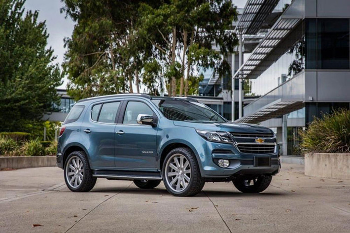 Trailblazer mới được trang bị một loạt các tính năng an toàn chủ động và thụ động bao gồm Hệ thống kiểm soát lực kéo (TCS), Hệ thống chống bó cứng phanh (ABS), Hệ thống phân bố lực phanh điện tử (EBD), Hệ thống cân bằng điện tử (ESC), Hệ thống hỗ trợ xuống dốc (HDC), Hệ thống hỗ trợ lên dốc (HSA). Bên cạnh đó xe còn có túi khí phía trước dành cho người lái và hành khách ngồi trên xe.