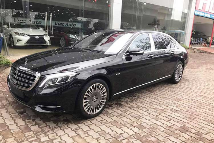 Chiếc xe sang Mercedes-Maybach S600 trong bài viết này được sản xuất từ năm 2015, đăng kí lần đầu năm 2016, biển số Hà Nội. Xe đã lăn bánh được hơn 13.000km. Do không có nhu cầu tiếp tục sử dụng, chủ nhân của xe đã quyết định rao bán lại với giá 9,6 tỷ đồng, tương đương với giá của xe khi mua mới thời điểm năm 2015.