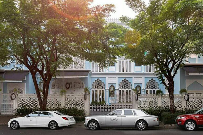 Ngoài thú chơi siêu xe sang, đại gia Khải Silk cũng nổi danh trong giới nhà giàu tại Việt Nam hiện nay bởi thú chơi đồ xa xỉ. Ngoài việc sưu tập xe hơi tiền tỷ, ông đầu tư khá nhiều vào thú chơi bất động sản, đồng hồ, rượu vang và thú nuôi...