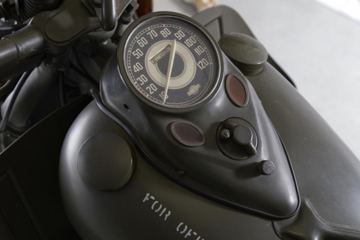 Lý do thứ hai là động cơ - twin boxer làm mát tốt hơn nhiều so với V-twin dùng trong Harley-Davidson WLA, và trong thực tế động cơ Boxer khi chạy lên nhiệt độ 56 độ C thì mát hơn trong điều kiện khác nhau.