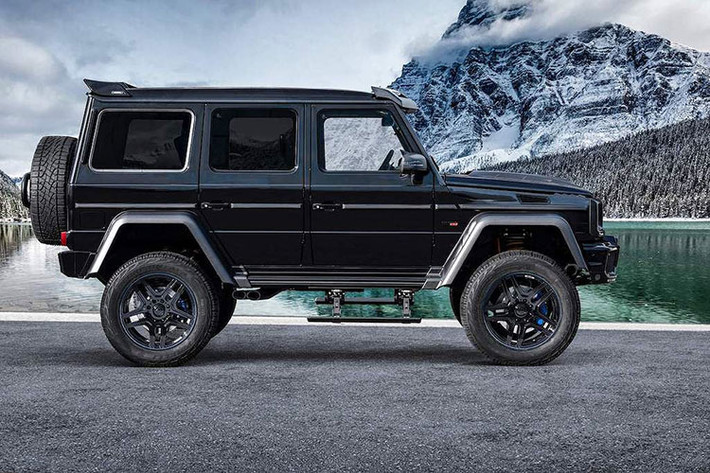So với phiên bản 700 Final Edition trước đó, thay đổi "ăn tiền" nhất trên Brabus 850 6.0 Biturbo 4×4² Final Edition nằm ở bên dưới nắp ca-pô. Thay vì độ lại cỗ máy 5.5l V8 nguyên bản của G63, hãng độ xe Brabus đã thay hẳn cho chiếc xe cỗ máy 6.0l V8 tăng áp kép mới.