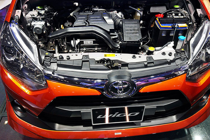 Phiên bản Toyota Wigo tại Việt Nam sở hữu động cơ 1KR-FE, 3 xy lanh, 12 van phun xăng điện tử, dung tích 1.0 L. Công suất 65 mã lực tại vòng tua 6.000 rpm và mô-men xoắn cực đại 89 Nm tại 4.400 rpm. Dù không công bố nhưng dự đoán mức tiêu hao nhiên liệu của Wigo sẽ khá tốt.