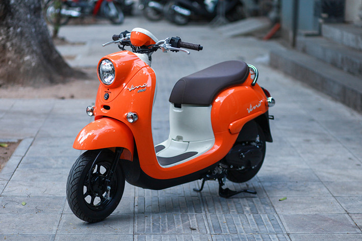 Được một đại lý tư nhân tại Hà Nội nhập về bán ra thị trường Việt Nam, giá xe Yamaha Vino đang bán ra khoảng 70 triệu đồng. Đây là mức giá khá cao, không phù hợp với người dùng phổ thông, nhưng lại là mẫu xe được những người chơi xe hay sưu tầm yêu thích.