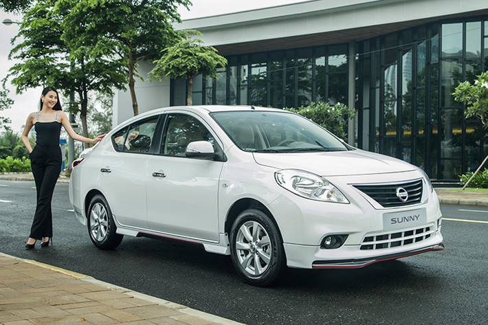 Ở phân khúc xe sedan cỡ B, mẫu xe Sunny của Nissan cũng gây bất ngờ khi công bố giá mới dưới 500 triệu - chỉ còn từ 428 triệu đồng cho bản XL.