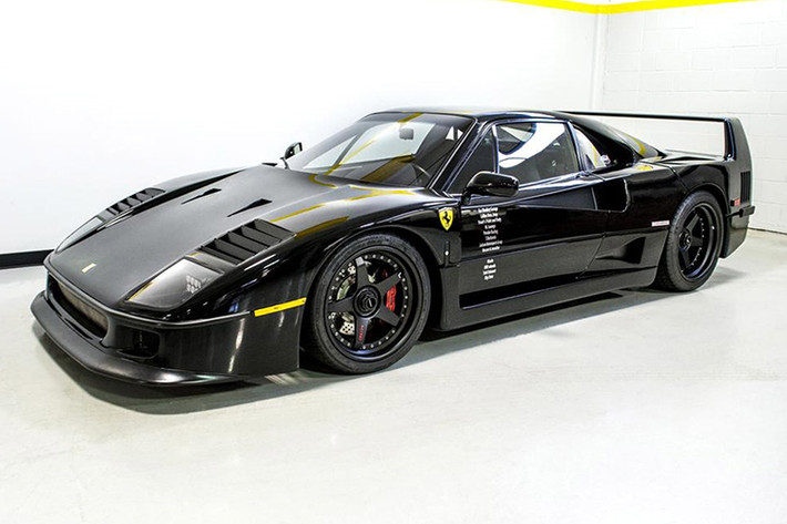 Lần đầu tiên chiếc siêu xe Ferrari F40 do Gas Monkey Garage khôi phục và sửa đổi được bán đấu giá là vào năm 2014 với số tiền thu về được là 742.500 đô la, nhưng chỉ một năm sau đó, chủ sở hữu của chiếc Ferrari F40 là Reggie Jackson đã bán lại trong một cuộc đấu giá với số tiền 643.500 đô la.