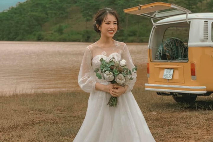 Mặc dù cho đến nay, chưa có thông tin chính thức nào công khai về hôn lễ, tuy nhiên, những dòng trạng thái cập nhật trên trang cá nhân của Phạm Trần Nguyễn Minh Anh và bạn trai Tâm Nguyễn liên tục úp mở về chuyện kết hôn. Nghi vấn càng rộ lên khi những bức hình được cho là ảnh cưới của ái nữ đại gia này được tung lên mạng xã hội.