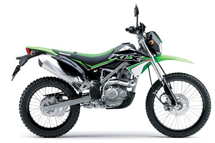 Tại thị trường Indonesia - Kawasaki KLX 150 sẽ được bán ra ra gồm 4 phiên bản đi kèm màu sơn và tem xe sinh động bắt mắt. Giá bán cho mẫu xe cào cào phượt này từ 49 triệu đồng (bản tiêu chuẩn). Theo đại diện Kawasaki tại đây cho biết, mẫu xe này được hãng hướng tới các khách hàng trẻ tuổi đam mê khám phá.