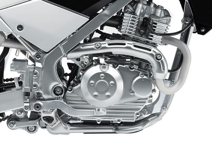 Tất cả 4 phiên bản KLX 150 đời mới 2017 nói trên đều được Kawasaki tại Indonesia trang bị động cơ SOHC, xy-lanh đơn, dung tích 144 phân khối, làm mát bằng không khí, công suất tối đa 12 mã lực tại 8.000 vòng/phút và mô-men xoắn cực đại 11,3Nm tại 6.500 vòng/phút. Hộp số 5 cấp.