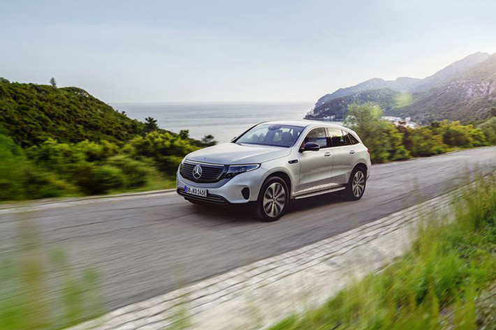 Ở thời điểm ra mắt, hãng xe sang Mercedes-Benz sử dụng phiên bản EQC Edition 1886 để giới thiệu tới công chúng, biến thể này có nhiều tùy chọn. Mức giá xe Mercedes-Benz EQC từ 84.930 Euro (tương đương 2,2 tỷ đồng).