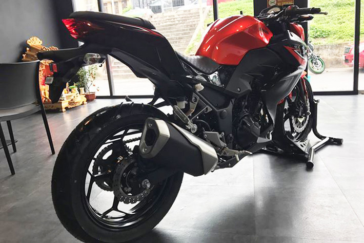 Trên phiên bản mới này, xe được bổ sung thêm màu cam hoàn toàn mới với tông màu được kế thừa từ mẫu xe đàn anh đình đám Z900 vừa mới được ra mắt cách đây không lâu và tông màu cam-đen với cách phối màu tương tự như "người anh cả" Z1000 2018. Các chi tiết vẫn mang nét dữ dằn và hầm hố của ngôn ngữ Sugomi truyền thống.