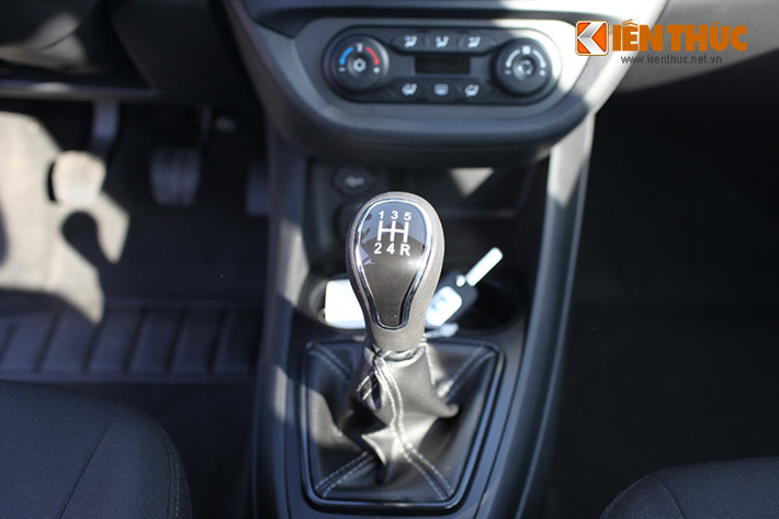 Lada Vesta chỉ được trang bị duy nhất động cơ xăng 4 xi lanh 1.6 lít cho công suất 106 mã lực đi kèm hộp số sàn 5 cấp.