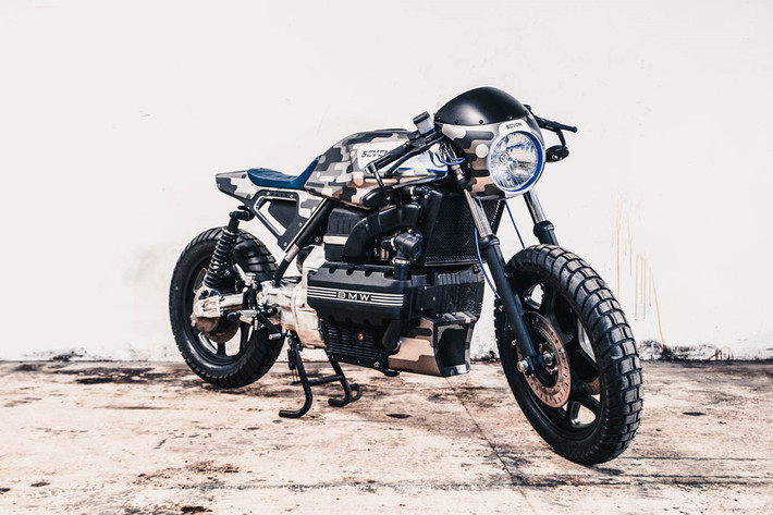 Vị khách đặt hàng chiếc xe này đưa ra vài hình ảnh các mẫu xe độ BMW K100 trên mạng để làm ý tưởng. Nhưng Jacek đã thuyết phục để anh ta có thể tự do thiết kế nó theo cách hoàn toàn khác biệt.