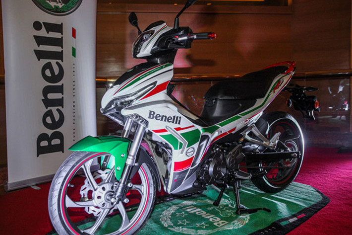 Benelli RFS150i LE 2019 là mẫu xe côn tay underbone mới nhất mà thương hiệu xe Ý vừa ra mắt tại thị trường Malaysia. Tại thị trường này, xe sẽ cạnh tranh với Yamaha YZ15R, có tên là Yamaha Exciter 150 tại Việt Nam, và Honda RS150R, còn gọi là Honda Winner 150.