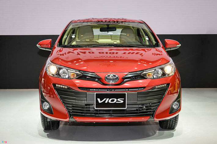 Với chính sách ưu tiên xe lắp ráp nên trong tháng 3, Toyota cũng giảm giá một số dòng xe. Không trừ thẳng vào tiền mặt, nhưng các mẫu xe lắp ráp Corolla Altis, Innova, Vios đều được tặng bảo hiểm.