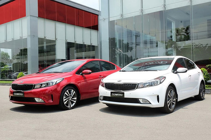 Từ nay đến 31/3, Kia Motors Vietnam cũng sẽ dành tặng 60 phần quà may mắn, gồm các sản phẩm trang sức cao cấp đến các khách hàng khi mua xe Morning AT và Morning S AT.