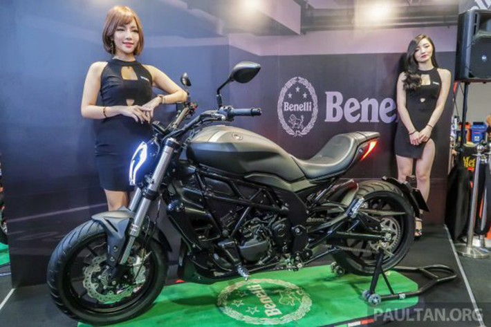 Về ngoại hình, tổng thể Leoncino 250 khá giống với mẫu Leoncino 500, tuy nhiên mẫu Scrambler cỡ nhỏ sẽ có một số khác biệt về mặt kỹ thuật so với đàn anh. Cụ thể, Benelli Leoncino 250 giá rẻ sử dụng bộ khung ống thép dạng lưới, càng sau và hệ thống treo của xe cũng được thay đổi.