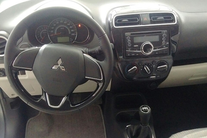 Cả 2 mẫu xe đều được trang bị động cơ MIVEC, được Mitsubishi phát triển riêng cho dòng xe Mirage và Attrage với mục tiêu giảm tiêu hao nhiên liệu và đạt công suất tối ưu cho vận hành.