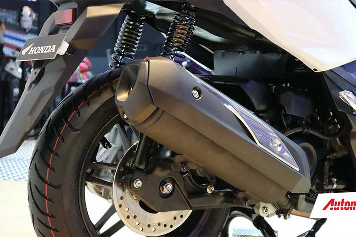 Honda Forza 250 phiên bản 2018 sở hữu khối động cơ xylanh đơn, dung tích 249cc, làm mát bằng dung dịch, sản sinh công suất 23,2 mã lực tại tua máy 7.500 vòng/phút và mômen xoắn cực đại 24 Nm tại tua máy 6.250 vòng/phút, đi kèm với hộp số tự động vô cấp CVT.
