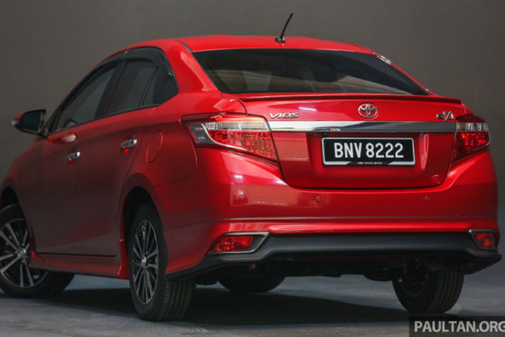 Vios phiên bản 2016 được bán với giá khởi điểm 76.500 RM (khoảng 414,6 triệu đồng). Đây là giá bán của Vios bản 1.5J tiêu chuẩn sử dụng số sàn. Trong khi đó, bản này đi kèm hộp số tự động sẽ có mức giá nhỉnh hơn một chút khoảng 79.800 RM (432,5 triệu đồng).