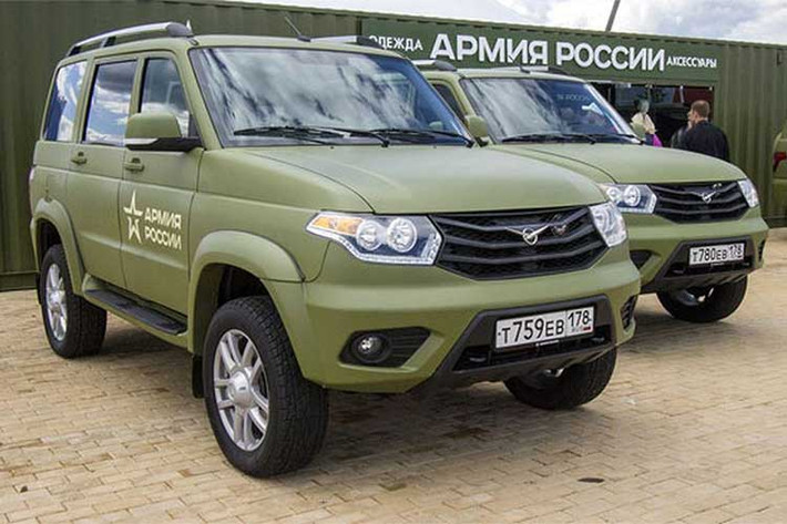 Hai mẫu xe gồm UAZ Patriot (ra mắt 2005) và UAZ Pickup (ra mắt 2008) đã trở thành ứng cử viên thay thế cho các phương tiện tác chiến cơ động hiện nay của quân đội Nga. UAZ Patriot hiện đang được lực lượng biên phòng Nga và cảnh sát Nga ưa dùng. Mẫu xe này cũng xuất hiện cả trong hàng ngũ của lực lượng đặc nhiệm Spetsnaz.