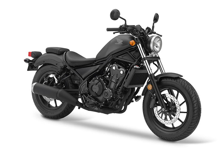 Nhằm đáp ứng nhu cầu ngày càng tăng của khách hàng, Honda Việt Nam (HVN) đã chính thức trình làng phiên bản mới của dòng xe môtô cruiser Honda Rebel 500 mới. Điểm khác biệt lớn nhất của phiên bản mới này chính là sự bổ sung thêm lựa chọn màu Đen Xanh và Đen Xám.