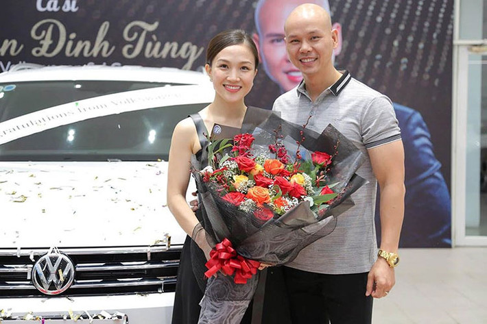 Bên trong xe được trang bị hệ thống giải trí màn hình cảm ứng đa chức năng Composition Media, Bluetooth, USB, kết nối App-connect. Đặc biệt, chiều dài xe lên đến 4,701m, cho khoảng không gian của 3 hàng ghế rộng rãi, thoải mái cho 7 người lớn (do tổng chiều dài thêm 21cm).