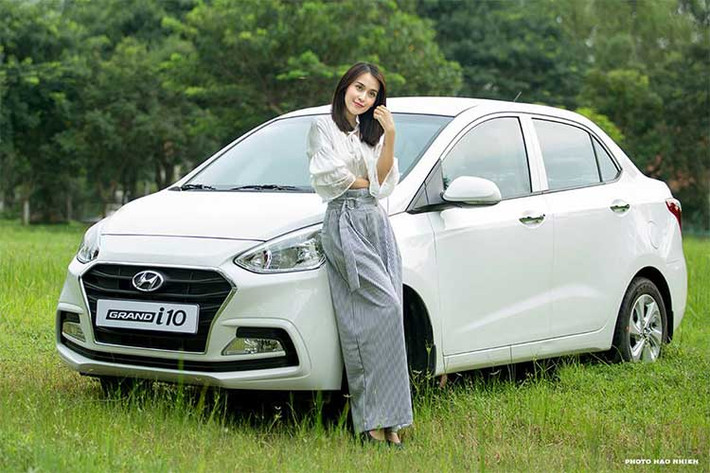 Hyundai Grand i10 với 2 lựa chọn động cơ, gồm động cơ Kappa 1.0L: Cung cấp công suất 66 mã lực tại 5.500 vòng/phút cùng Momen xoắn cực đại 94Nm tại 3.500 vòng/phút; Động cơ Kappa 1.2L: Cung cấp công suất 87 mã lực tại 6.000 vòng/phút cùng Momen xoắn cực đại 120Nm tại 4.000 vòng/phút. Hộp số đi kèm là hộp số tự động 4 cấp hoặc số sàn 5 cấp.