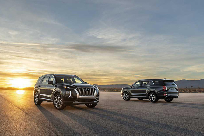 Tất cả các biến thể của Hyundai Palisade 2020 đều sử dụng động cơ V6 3.8 lít sản sinh công suất 291 mã lực và mô-men xoắn cực đại 262Nm, đi kèm hộp số tự động 8 cấp và dẫn động cầu trước theo tiêu chuẩn, hệ dẫn động 4 bánh toàn thời gian là tùy chọn trị giá 1.700 USD (khoảng 39,5 triệu đồng).