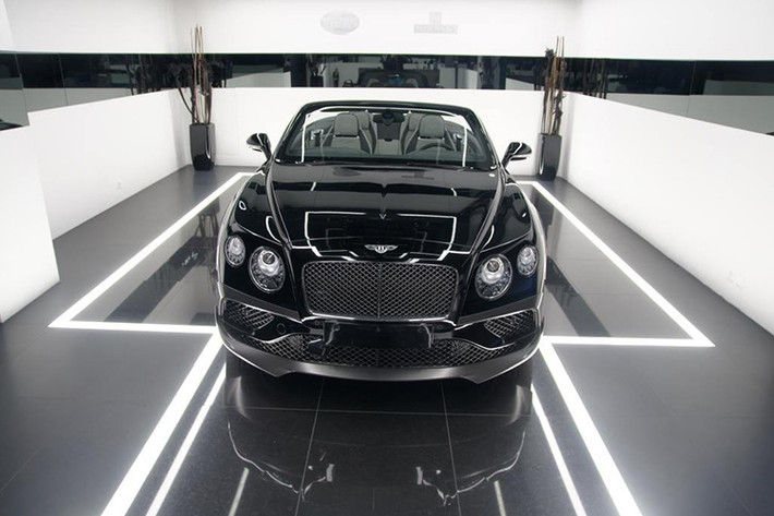 Chiếc Bentley Continental bản độ Startech với màu sơn đen bóng từng được giới thiệu lần đầu tiên tại triển lãm IAA Frankfurt Motor Show 2015 đang được rao bán tại một showroom có tên Sahli & Frei ở Thụy Sĩ.