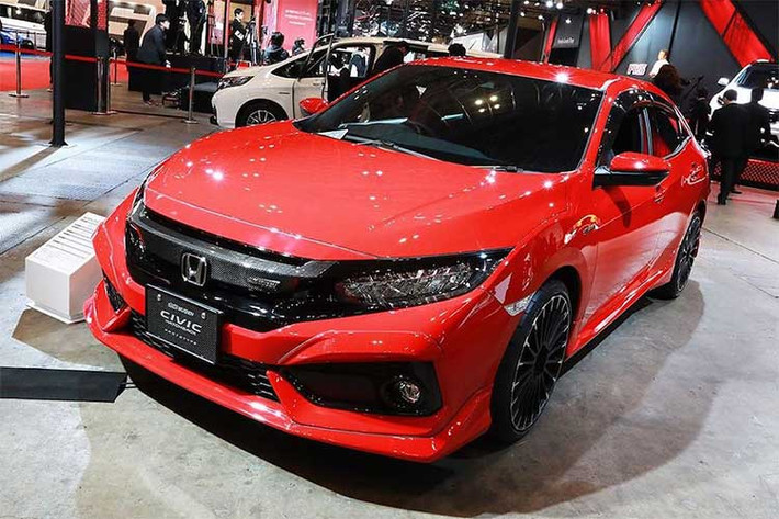 Trong khuôn khổ triển lãm Tokyo Auto Salon 2018, chi nhánh thể thao Mugen của Honda đã gây sự chú ý với chiếc xe Honda Civic độ mang cái tên RC20GT concept với gói bodykit cực kỳ "điên rồ" dựa trên mẫu xe hatchback thể thao hiệu năng cao Honda Civic Type R.