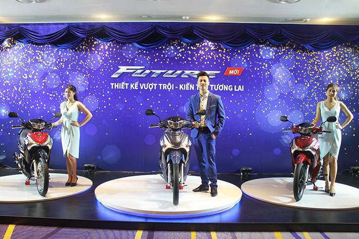 Ngày 26/4/2018 tại Hà Nội, Honda Việt Nam (HVN) đã chính thức ra mắt phiên bản 2018 của mẫu xe số truyền thống Future. So với phiên bản cũ, Honda Future 2018 mới sở hữu nhiều chi tiết nâng cấp bên ngoài, cải tiến tiện ích và nâng cao hiệu quả sử dụng của động cơ 125cc.