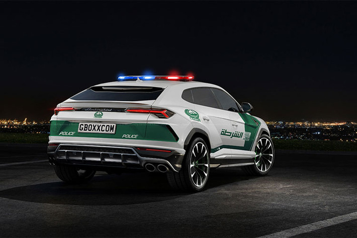 Chiếc siêu SUV nhà Lamborghini này có thể đạt tốc độ tối đa ở khoảng 305 km/h; nhanh hơn chiếc B63S-700 khoảng 40 km/h. Ngoài ra thì Urus còn có nhiều chế độ vận hành khác nhau, phù hợp với nhiều điều kiện địa hình như đường phố hay những đồi cát ở vùng Ả-rập.