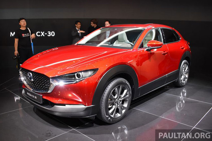 Mẫu crossover cỡ B Mazda CX-30 2020 mới đã chính thức được mở bán tại thị trường Malaysia dưới dạng xe nhập khẩu nguyên chiếc từ Nhật Bản. Được định vị giữa CX-3 và CX-5, Mazda CX-30 được chia thành 3 bản trang bị, bao gồm tiêu chuẩn, 2.0 High cũng như 1.8D High.