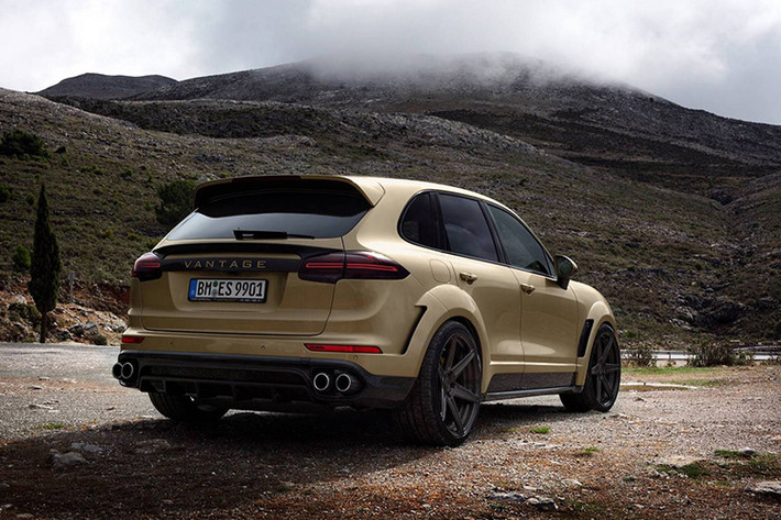 Vantage Cayenne được trang bị bộ la-zăng 6 chấu của ADV.1, cánh gió bên được mở rộng cùng với hốc bánh trước và sau được làm gồ lên và phía sau nổi bật với bộ tản gió làm từ sợi carbon.