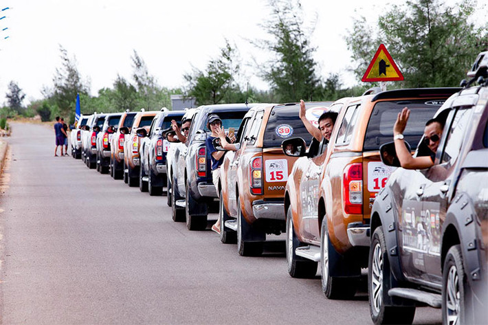 Với slogan “3 năm, 3 miền và 1 con đường”, đây là sự kiện đầu tiên có sự tham gia của các thành viên đến từ ba miền Tổ quốc trong đó những người yêu xe bán tải Nissan đến từ miền cao nguyên đất đỏ Tây Nguyên hay thậm chí là vùng núi Tây Bắc - Lào Cai xa xôi.