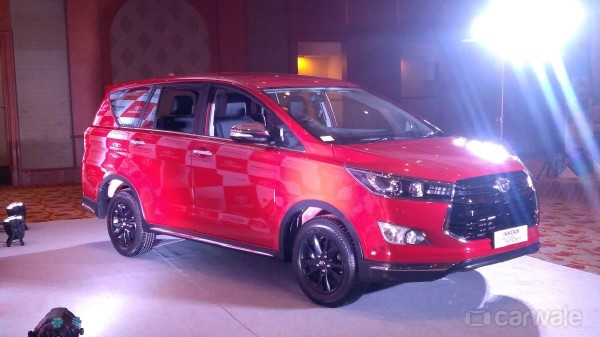 Cuối cùng là động cơ xăng 4 xy-lanh, Dual VVT-i, dung tích 2,7 lít, sản sinh công suất tối đa 166 mã lực và mô-men xoắn cực đại 245 Nm. Động cơ kết hợp với hộp số sàn 5 cấp hoặc tự động 6 cấp. Mức tiêu hao nhiên liệu của 2 phiên bản số tự động khoảng 9,1 lít/100 km theo công bố của Toyota. Bản số sàn khoảng 9,7 lít/100 km.