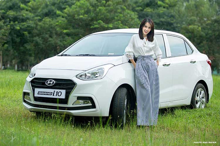 Xe sở hữu kích thước lớn nhất trong phân khúc với số đo Dài x Rộng x Cao lần lượt là 3,765 x 1,660 x 1,505 (mm) với phiên bản hatchback và 3,995 x 1,660 x 1,505 (mm) với phiên bản sedan. Khoảng sáng gầm xe của 2 phiên bản đều là 152mm cùng chiều dài cơ sở 2,425mm.
