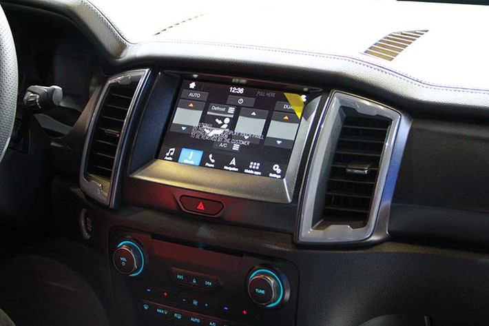 Ford Ranger Raptor là sự kết hợp giữa sự đa dụng và mạnh mẽ của dòng xe bán tải Ford Ranger và những công nghệ, đặc trưng riêng của dòng xe hiệu suất cao với động cơ diesel Bi-Turbo 2.0L mới mạnh mẽ, kết hợp cùng hộp số tự động 10 cấp. Động cơ tạo ra công suất tối đa 213 mã lực (157kW) và mô-men xoắn cực đại 500 Nm.